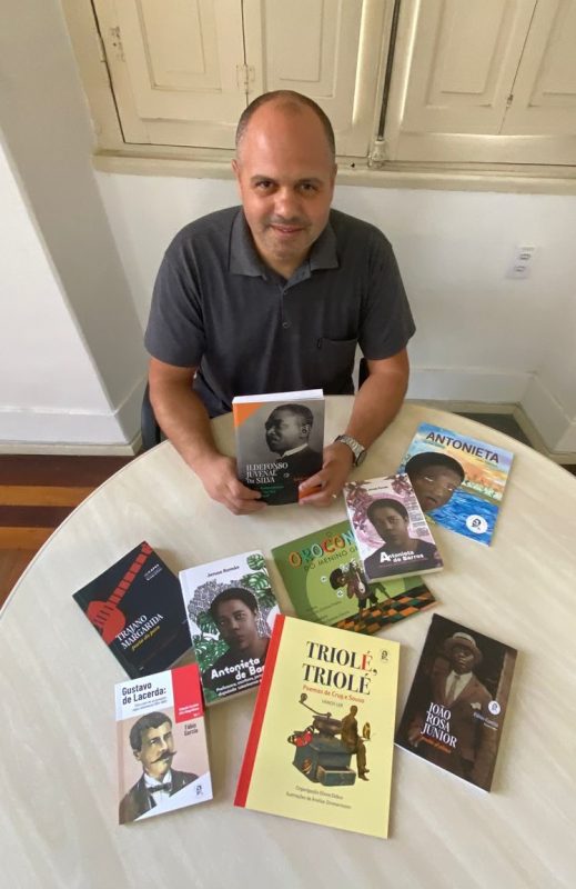 Historiador e escritor Fl&aacute;vio Garcia &eacute; respons&aacute;vel pela editora Cruz e Sousa – Foto: Windson Prado/ND