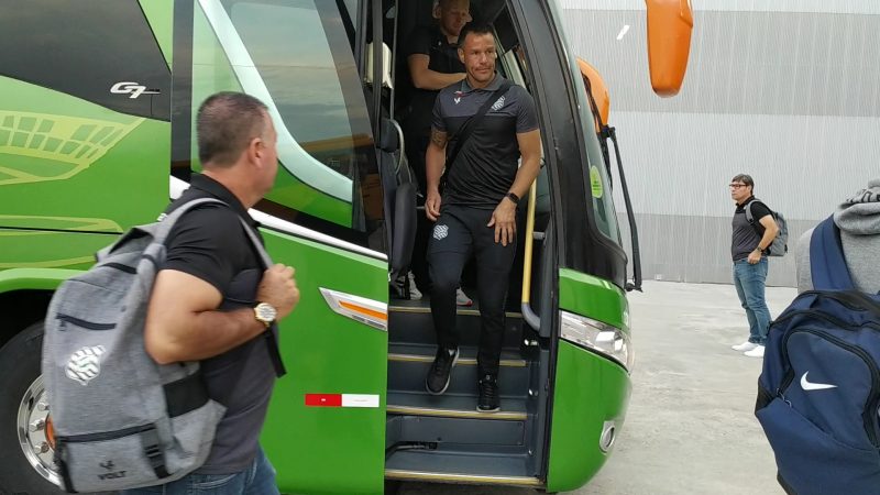 Goleiro Wilson no embarque do Figueirense