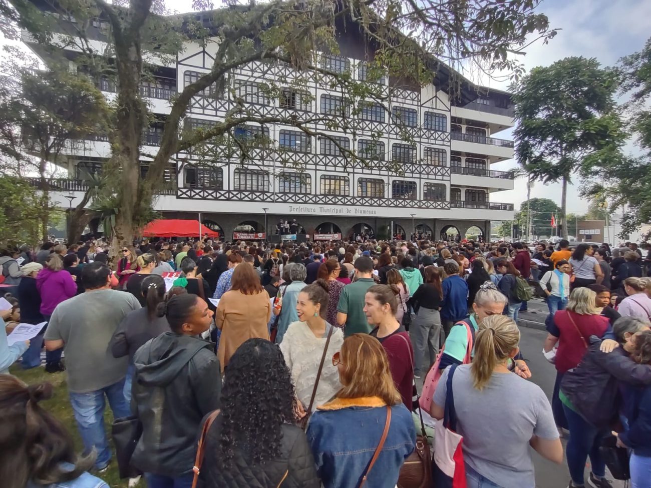 Servidores Municipais De Blumenau Rejeitam Primeira Proposta De ...