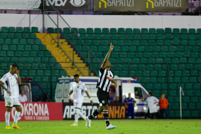 Gustavo Conceição marcou o primeiro dele com a camisa do Figueirense