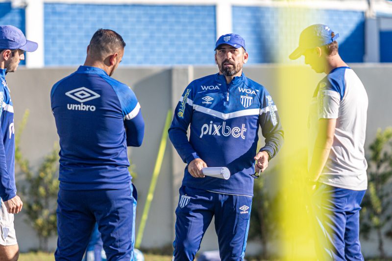 Gustavo Morínigo comandou o primeiro treino no Avaí nesta quarta-feira