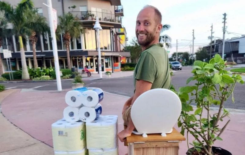 papel higiênico foi substituído por uma planta