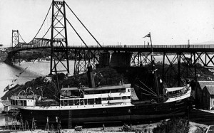 Quem visita o Armaz&eacute;m Rita Maria encontra o leme de quase duas toneladas que foi de um navio da Cia. Hoepcke – Foto: Instituto Carl Hoecke/Divulga&ccedil;&atilde;o/ND