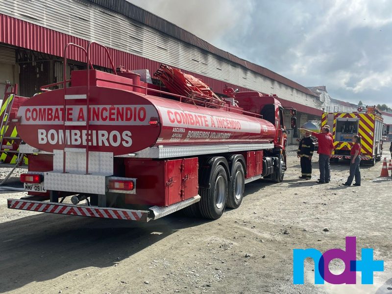 Per&iacute;cia para descobrir o que teria iniciado as chamas come&ccedil;ou nesta sexta – Foto: Felipe Bambace/NDTV