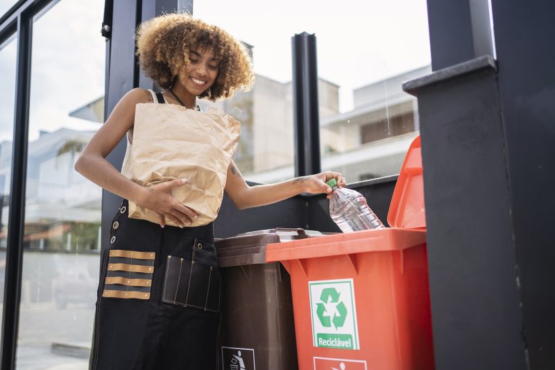 A reciclagem do lixo é uma das práticas mais importantes da sustentabilidade