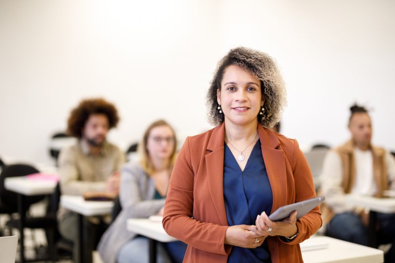 Professores de todo o Brasil poderão participar de cursos sobre educação financeira, trazendo para dentro de sala os novos conhecimentos