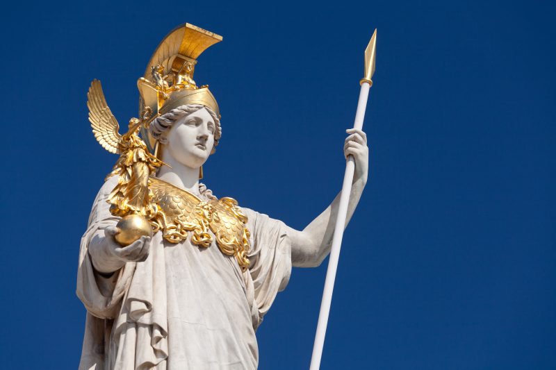 Uma das personagens da mitologia grega, Atenas é conhecida como a deusa da sabedoria, do senso de justiça e das artes