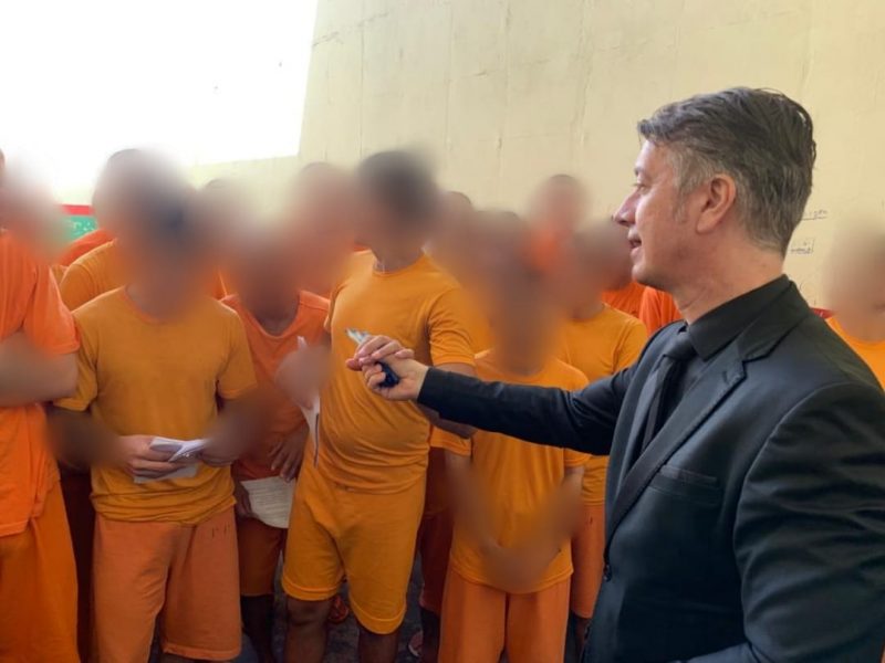 João Marcos Buch visita detentos