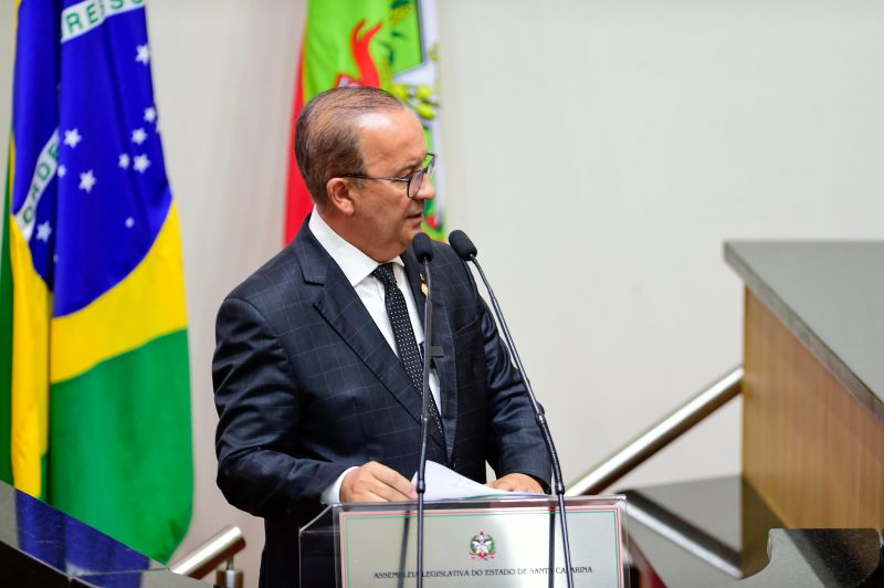 Governador manifesta-se em Carta ao Povo Catarinense sobre not&iacute;cia criminosa – Foto: Roberto Zacarias/ND