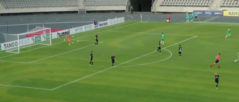 VÍDEO! Goleiro Dá Nocaute Em Zagueiro E Faz Gol Contra Bizarro