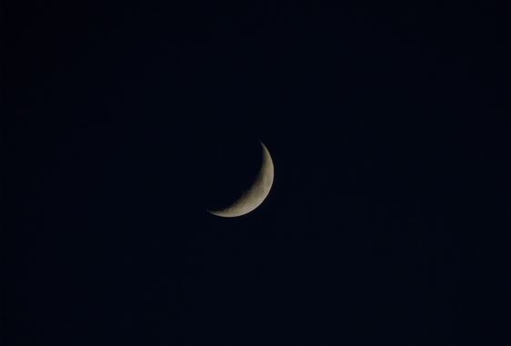 Lua em céu sozinha