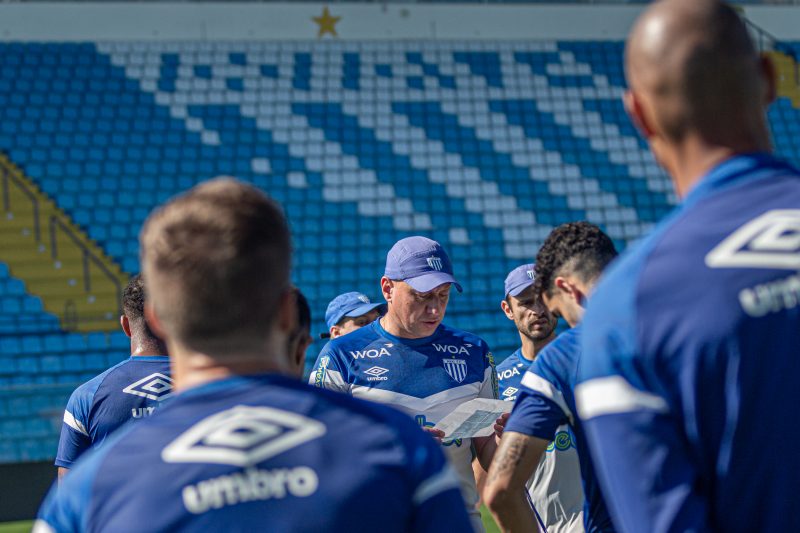 Marquinhos deve repetir time do Avaí que venceu o Tombense contra a Chape