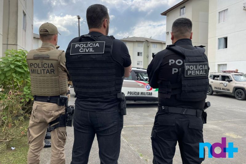 Policiais militares, civis e penais participaram da a&ccedil;&atilde;o, al&eacute;m de equipes da Pol&iacute;cia Cient&iacute;fica – Foto: Felipe Bambace/NDTV