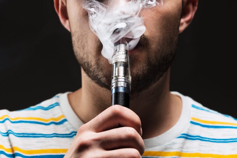 Vape causa problemas de saúde em jovem de 22 anos