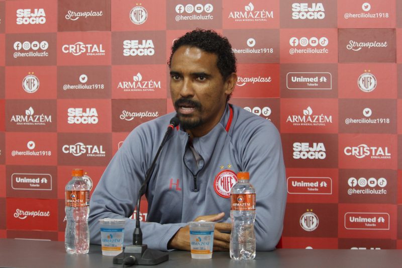 Rafael Lima, zagueiro do Hercílio Luz, foi vítima de racismo em jogo na Série D do Campeonato Brasileiro