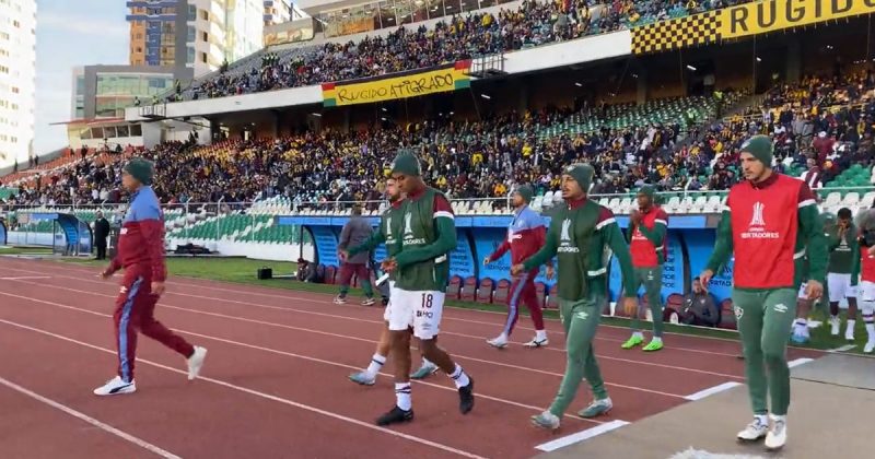 Fluminense precisou entrar em campo com uniforme da temporada anterior em jogo da Libertadores