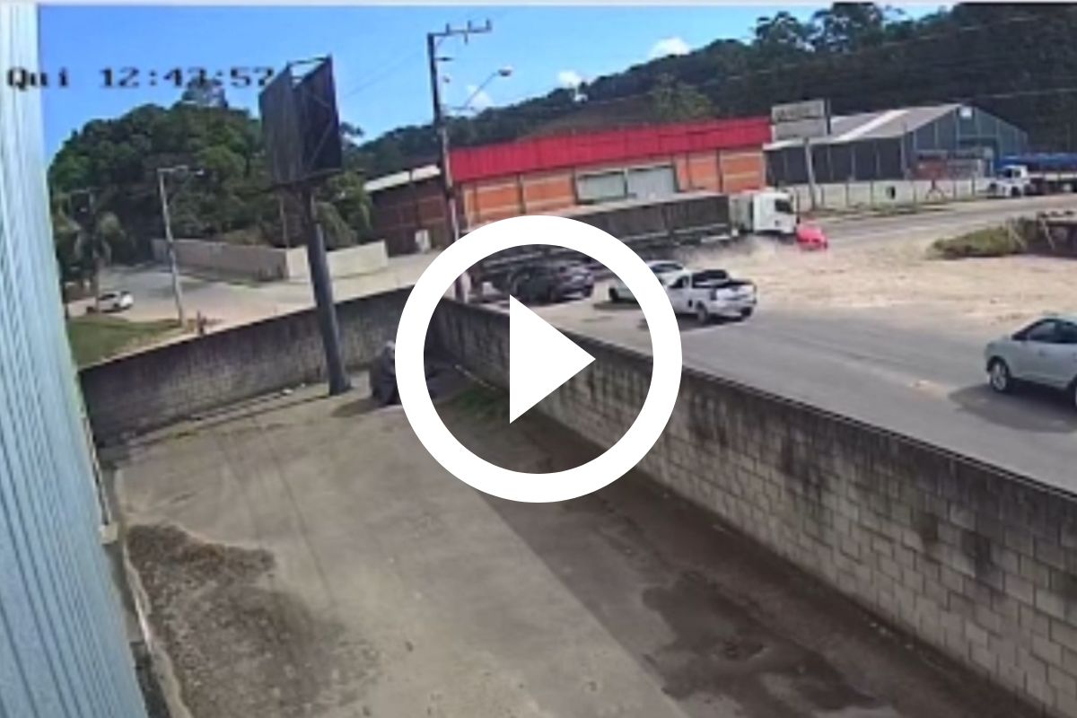 ✓Ao Vivo, Na Br-280, KM 10. Carros pequenos transitam normalmente pela  rodovia., By São Chico Online