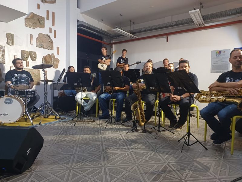 Cerim&ocirc;nia contou com apresenta&ccedil;&atilde;o da Big Band Villa Lobos, formada por alunos e professores da Casa da Cultura – Foto: Darlene Martins/ND