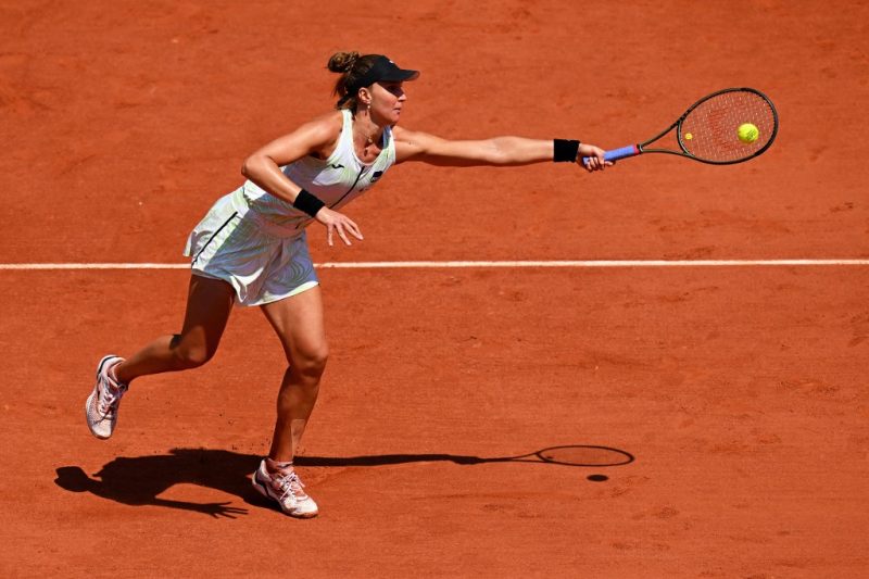 Bia Haddad encara número 1 do mundo na semifinal de Roland Garros