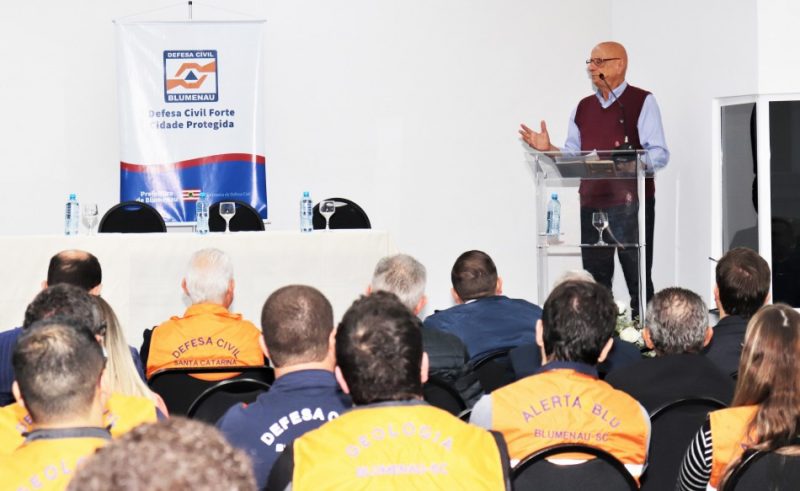 Senador palestra no Julho Laranja em Blumenau 