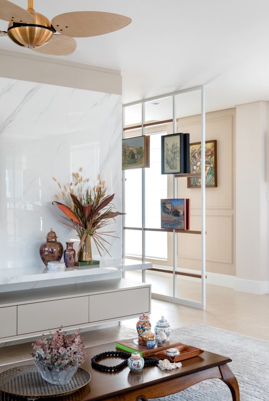 Fixa&ccedil;&atilde;o de quadros – Foto: Juliana Loffi/Divulga&ccedil;&atilde;o