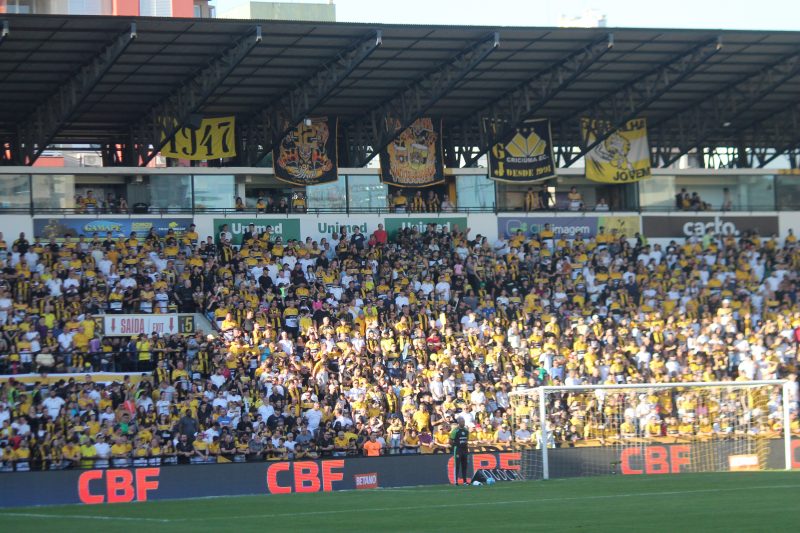 Torcida do Criciúma, mais uma vez, lotou as dependências do Heriberto Hülse