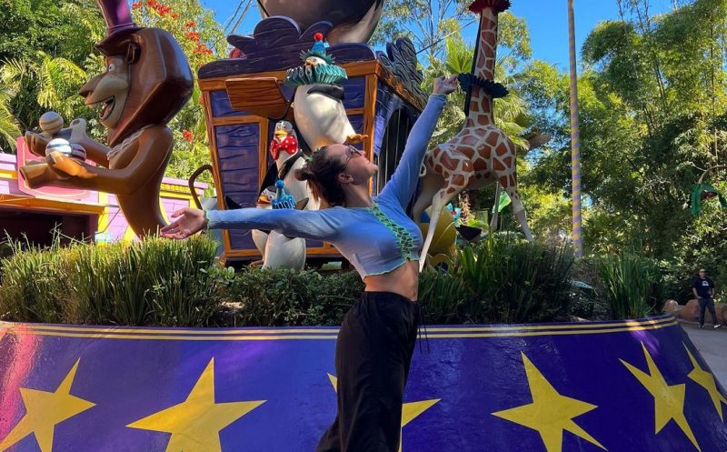 Atriz curtiu o final de semana no parque – Foto: Larissa Manoela/Reprodu&ccedil;&atilde;o/Internet/ND