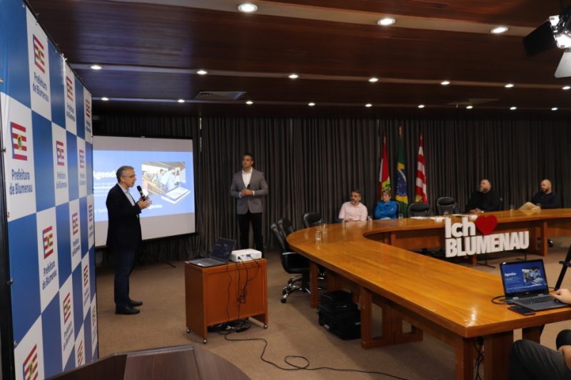 Ações foram anunciadas em entrevista coletiva na manhã dessa terça-feira (13) 