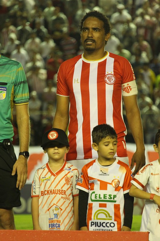 Manezinho Rafael Lima é zagueiro e capitão do Hercílio Luz