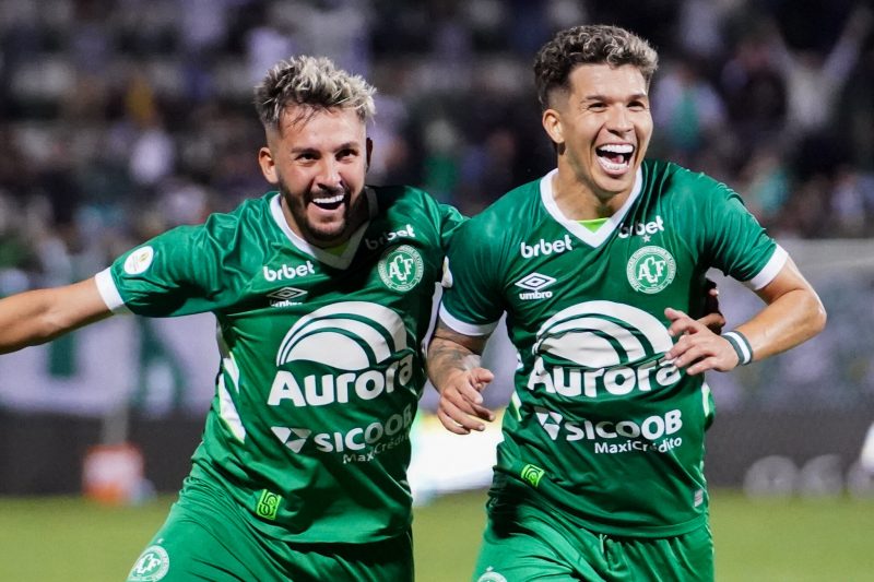 Giovanni Pavani e Bruno Nazário entraram no segundo tempo na Chapecoense