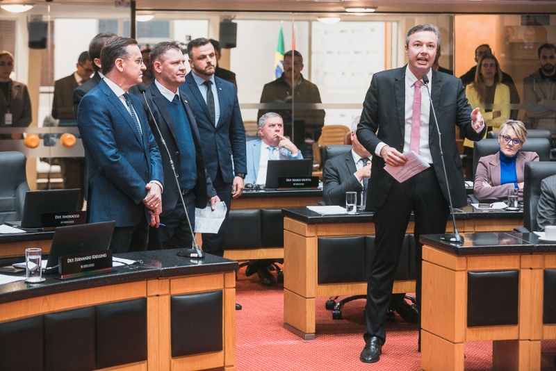 Deputado Napole&atilde;o Bernardes, relator da mat&eacute;ria na CCJ, defende a derrubada do veto durante a sess&atilde;o desta ter&ccedil;a (13) – Foto: Reprodu&ccedil;&atilde;o/Alesc/ND