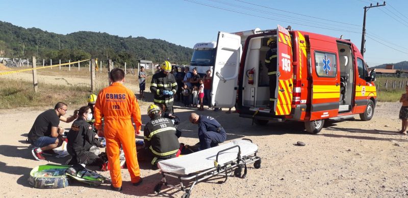 Grave colis&atilde;o aconteceu no km 40 da BR-470 no &uacute;ltimo s&aacute;bado (10) – Foto: Corpo de Bombeiros Militar/Divulga&ccedil;&atilde;o/ND
