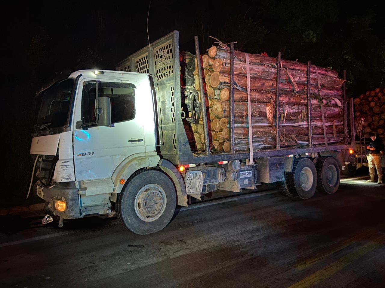 Avó e neta morrem carbonizadas depois de acidente em vicinal entre