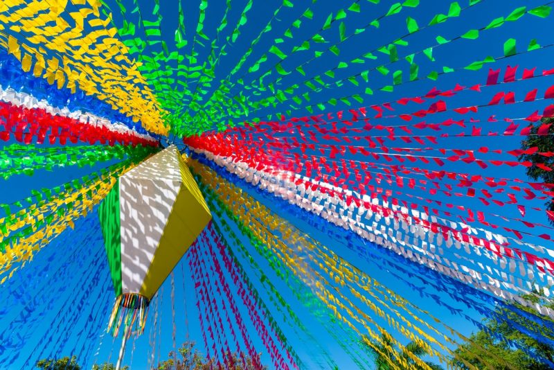 Centrais de vendas do Al&iacute;nea Reserva Itaja&iacute; e Al&iacute;nea Vivenda da Imperatriz entram em clima de arraia para receber as fam&iacute;lias da regi&atilde;o – Foto: Al&iacute;nea Urbanismo/Divulga&ccedil;&atilde;o/ND