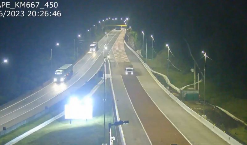 Apesar do susto, o condutor e a passageira não se feriram ao usarem a área de escape da BR-376