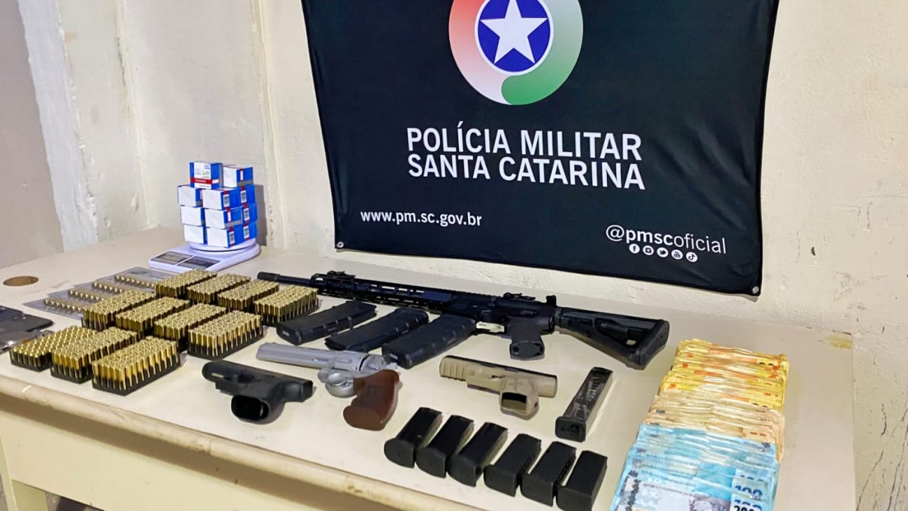 Man found with over 40,000 reais in cash and heavy weapons – 12º BPM/Reproduction