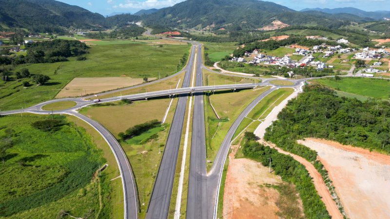 Quando ficar pronto, o Contorno Vi&aacute;rio vai desafogar o tr&acirc;nsito no trecho principal da BR-101 que d&aacute; acesso &agrave; capital – Foto: Arteris Litoral Sul/Divulga&ccedil;&atilde;o