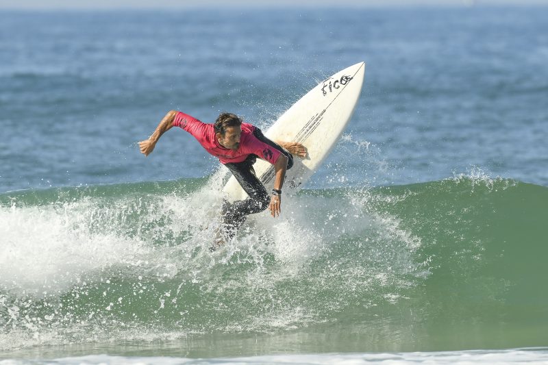 O bicampeão catarinense de Surf, Caetano Vargas arranca bem em busca de mais um título &#8211; Foto: MARCIO DAVID/ND