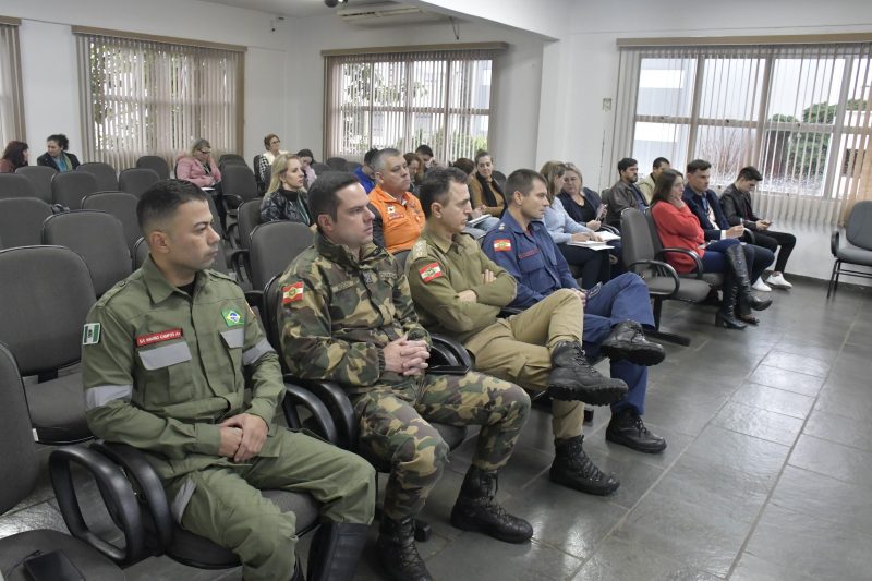 Reuni&atilde;o ocorreu nesta sexta-feira, em Chapec&oacute; – Foto: C&acirc;mara de Vereadores de Chapec&oacute;/ND