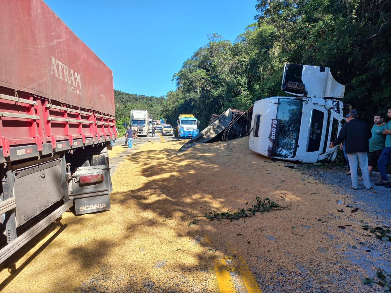 SC418 caminhão tomba e Serra da Dona Francisca fica interditada ND Mais