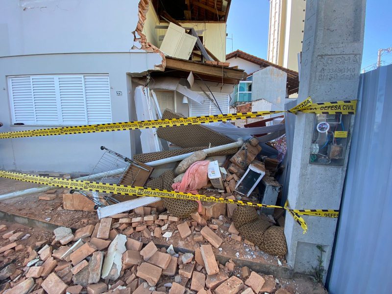 Estrutura entrou em colapso, a princípio por conta de uma obra próxima