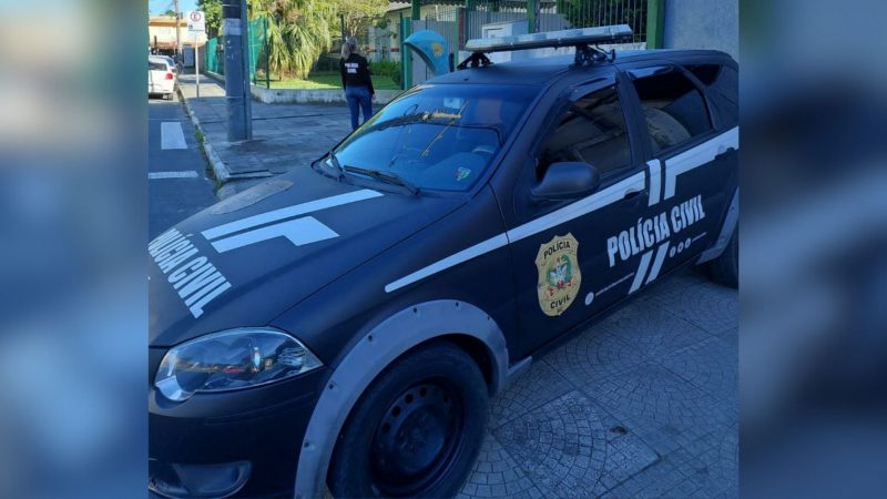 The mother and stepfather convicted of raping a teenager are arrested in Balneario Camboriu.  Photo: Civil Police/Disclosure/ND