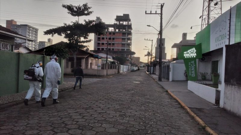 Balne&aacute;rio Pi&ccedil;arras realiza “fumac&ecirc;” em bairros – Foto: Prefeitura de Balne&aacute;rio Pi&ccedil;arras/Reprodu&ccedil;&atilde;o/ND