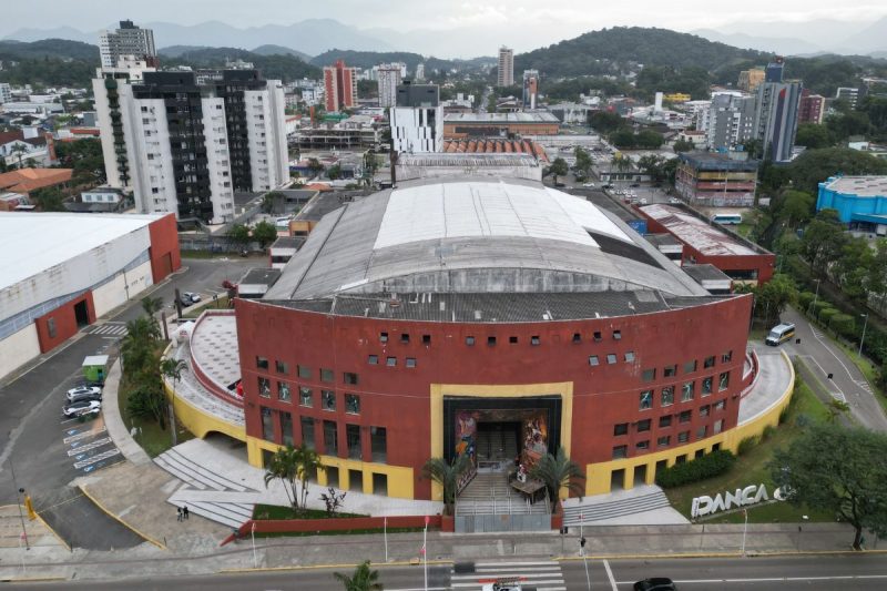 Sem ginásios, Centreventos Cau Hansen é a casa dos times de quadra em Joinville