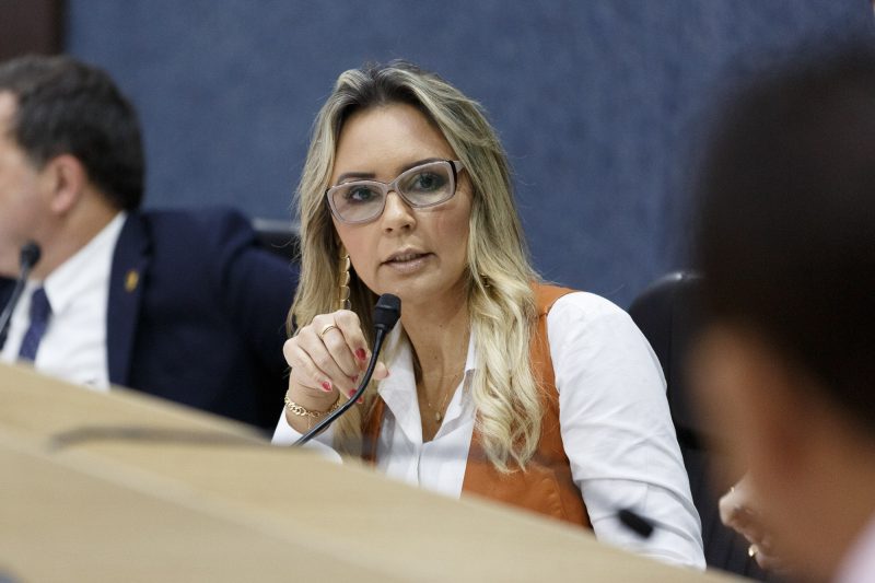 Vereadora Chris Stuart