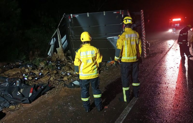 O motorista morreu esmagado no acidente. 