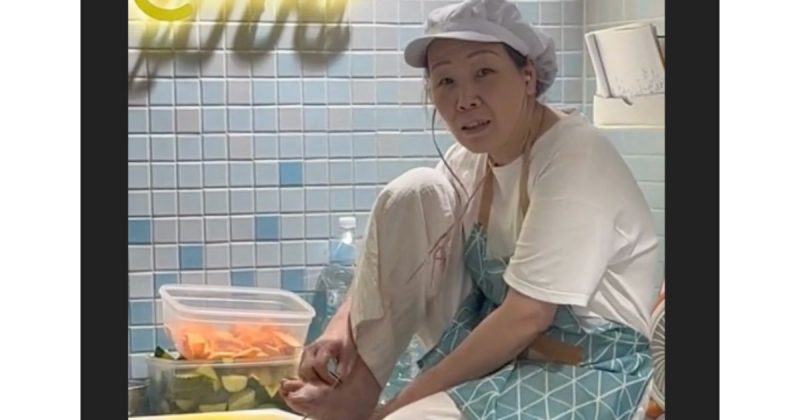 Cozinheira foi surpreendida cortando as unhas em local de trabalho