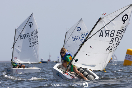 Vela: Tres «pequeñas manos» en los Campeonatos del Mundo de Optimist en España