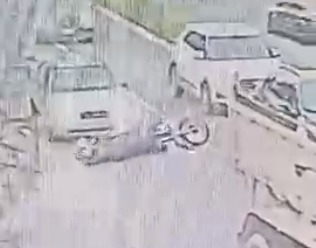 Acidente na Rua Bahia é flagrado por Câmera de Segurança 