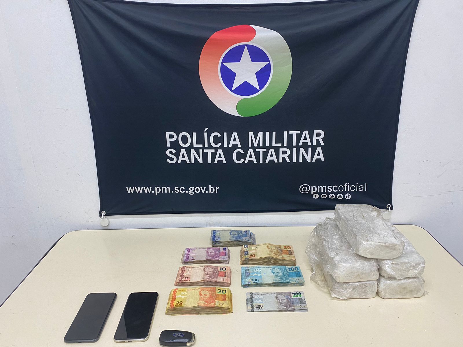 Homem é Preso Com Mais De 6 Kg De Droga E R 11 Mil Em Dinheiro Dentro